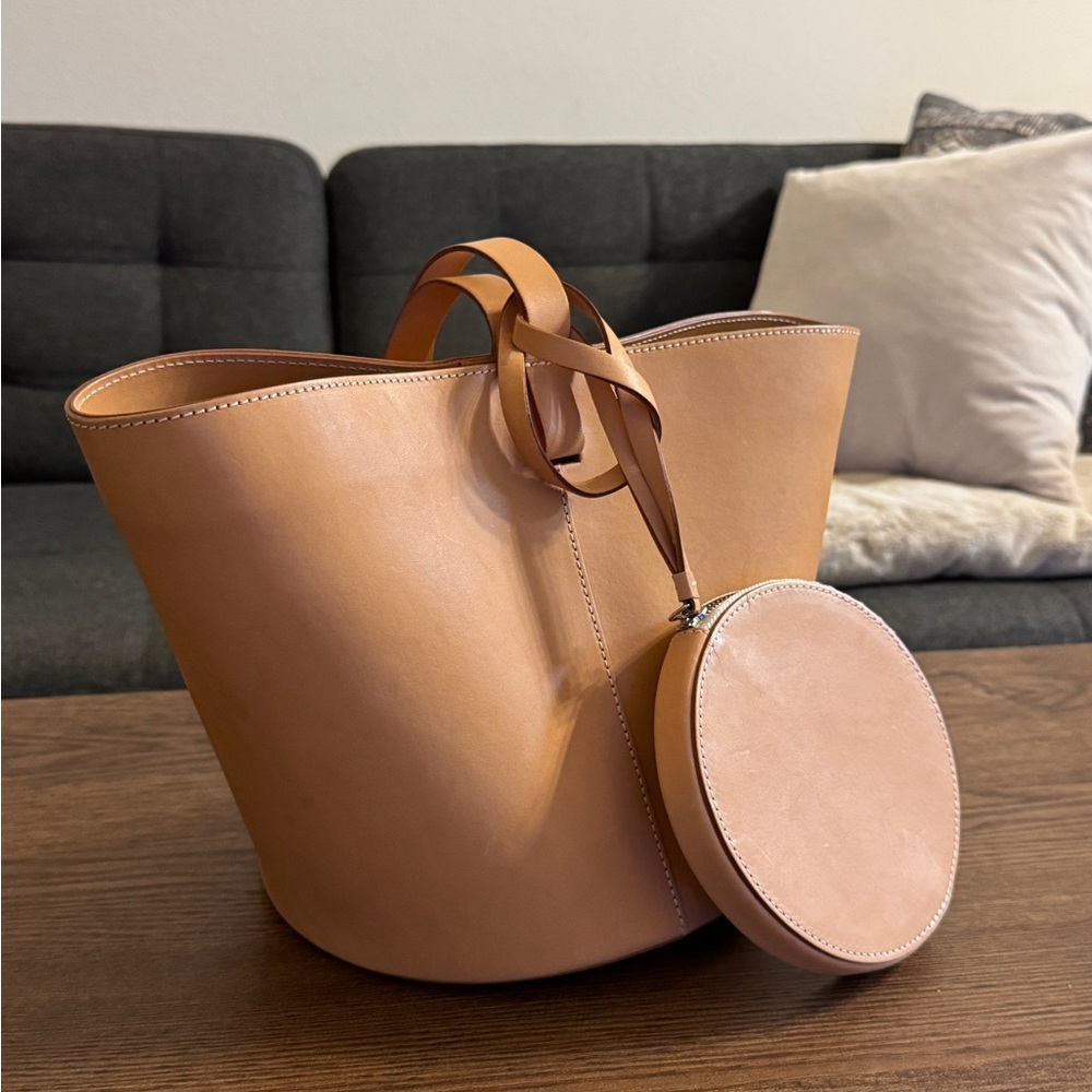 Chic Tan Leather Tote with Round Pouch